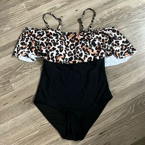 NWT Swimming suit/L